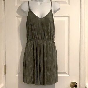 FOREVER 21 Women’s Crinkled Shimmery Sage Green Resortwear Casual Mini Dress M